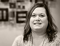 Missy Muciiri_Front desk-bok_e